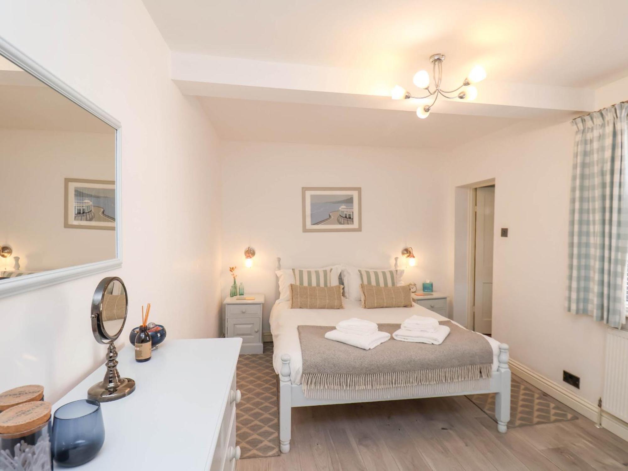 The Riddle Villa Whitby Bagian luar foto