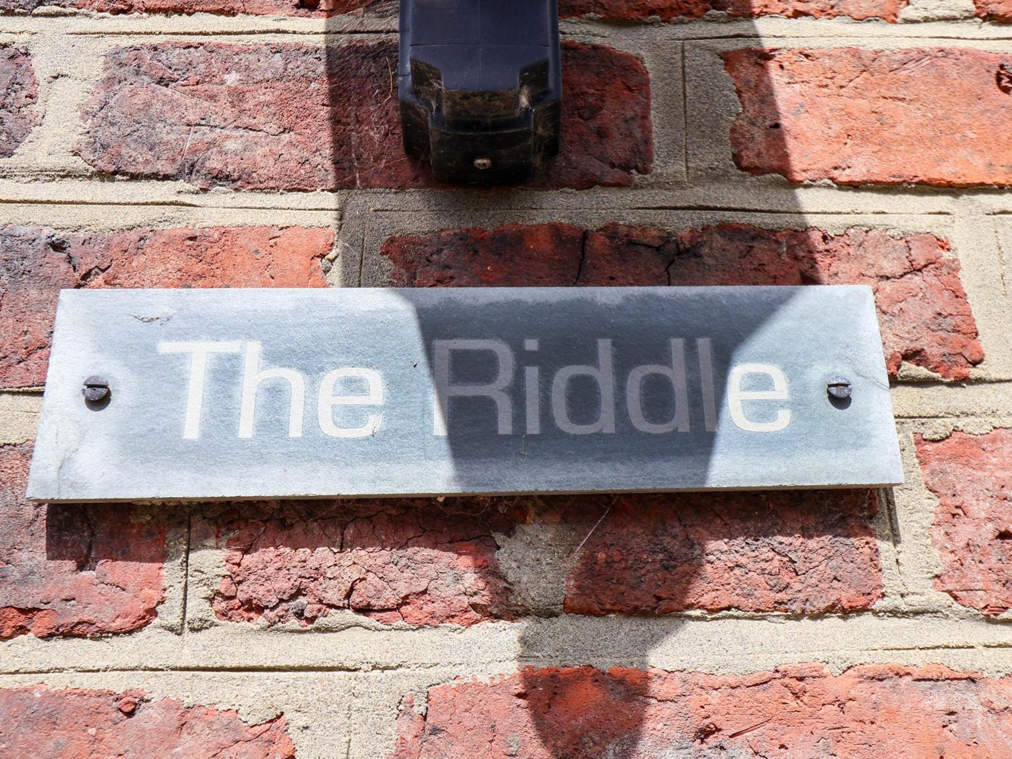 The Riddle Villa Whitby Bagian luar foto